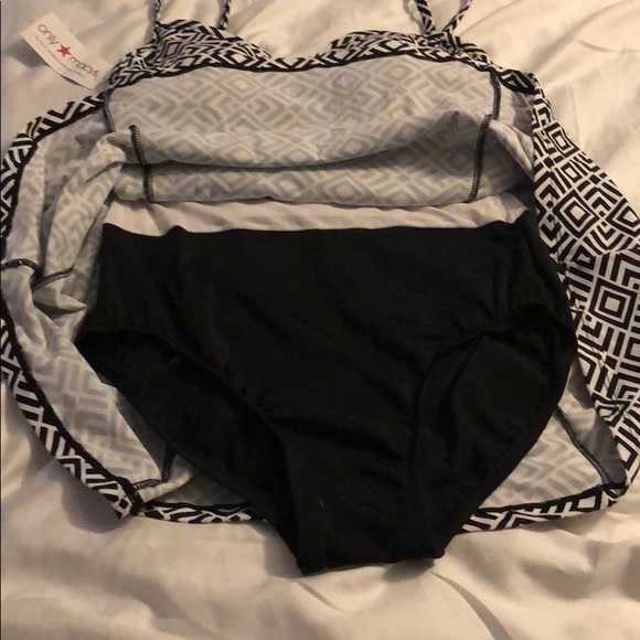 Swim suit - Picture 2 of 7